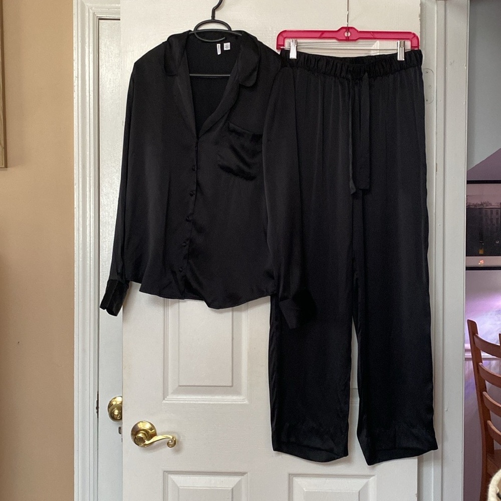 Nordstrom's Black 100% Silk Pajamas 2pc Set Bottoms Pants Button Up Top Shirt